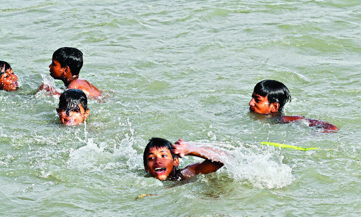 Mercury dips below 40oC in city after 13 days, relief ahead