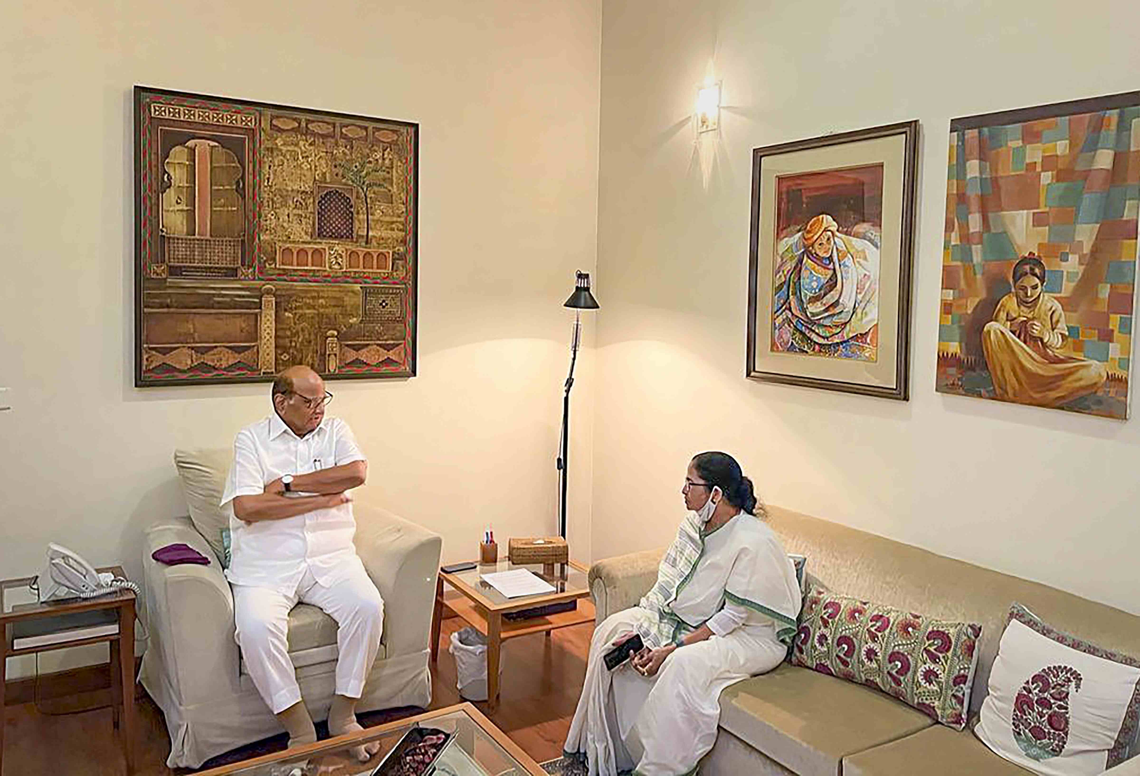 Oppn agrees to field common candidate; Mamata suggests names of Farooq, Gopalkrishna Gandhi Oppn agrees to field common candidate; Mamata suggests names of Farooq, Gopalkrishna Gandhi