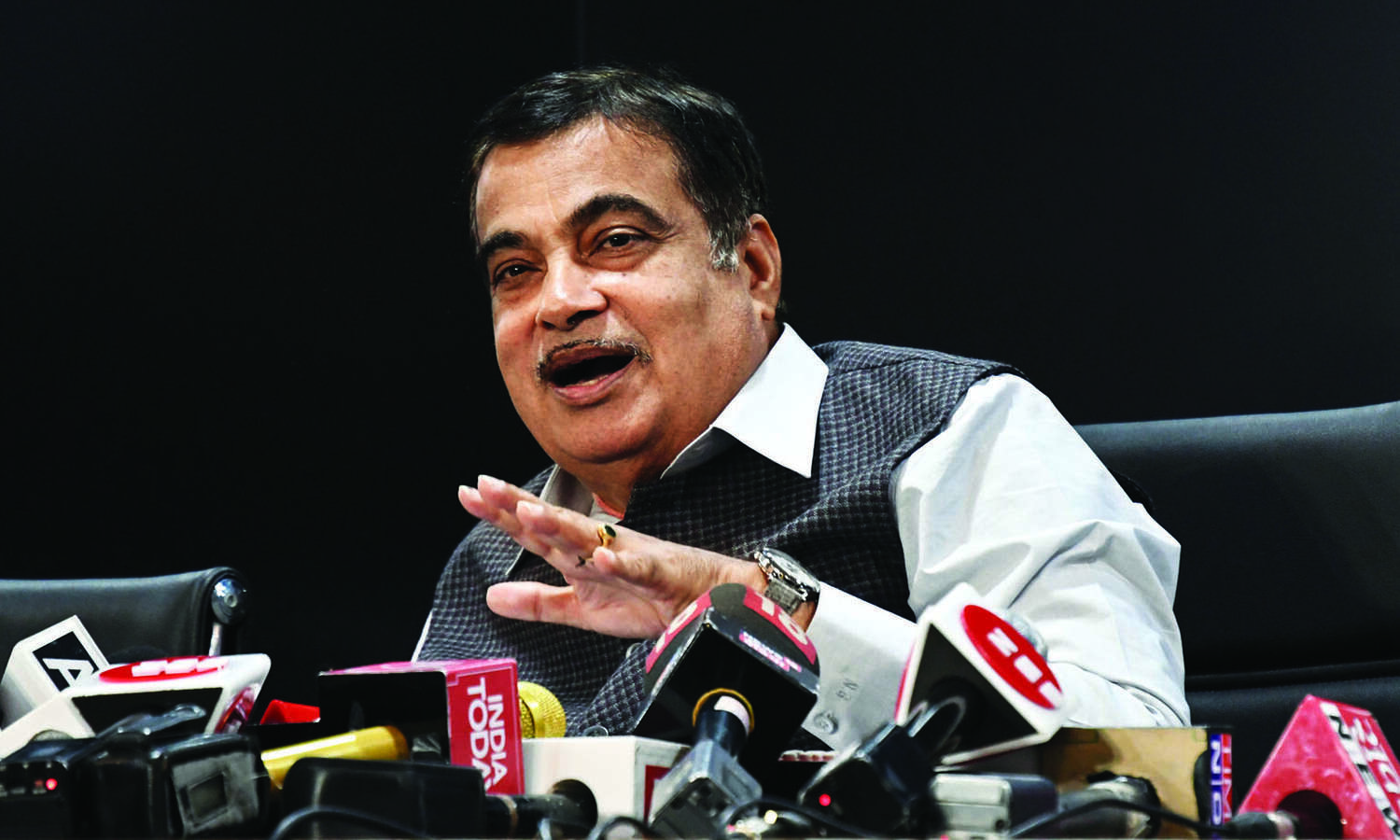 Law to reward person sending pics of wrongly parked vehicle in offing: Gadkari