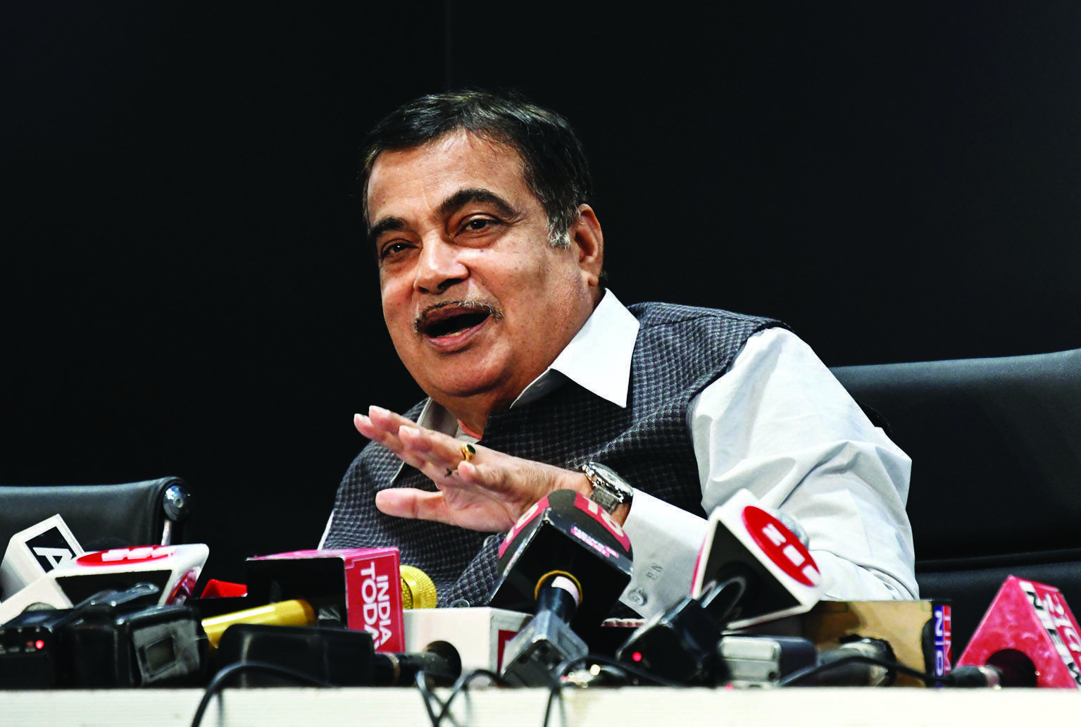 Law to reward person sending pics of wrongly parked vehicle in offing: Gadkari