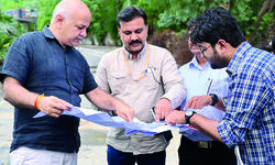 Waterlogging: Sisodia inspects hotspots at IP Estate Ring Road Waterlogging: Sisodia inspects hotspots at IP Estate Ring Road