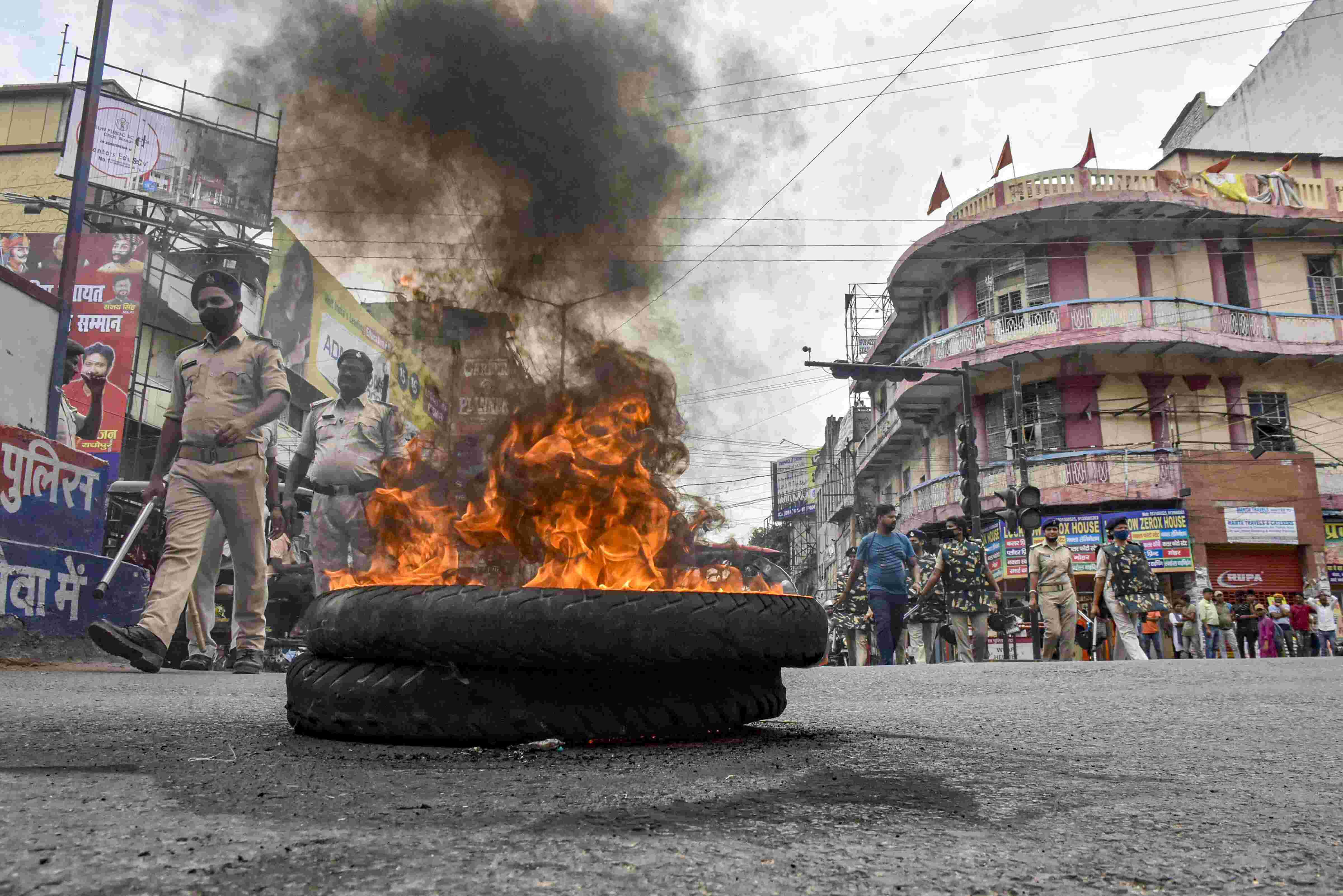 Agnipath protests: Train coach torched, buses vandalised, police outpost set afire in UP Agnipath protests: Train coach torched, buses vandalised, police outpost set afire in UP