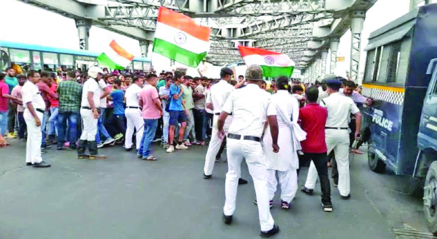 Agnipath protests reach Bengal; admin top brass holds marathon meeting Agnipath protests reach Bengal; admin top brass holds marathon meeting