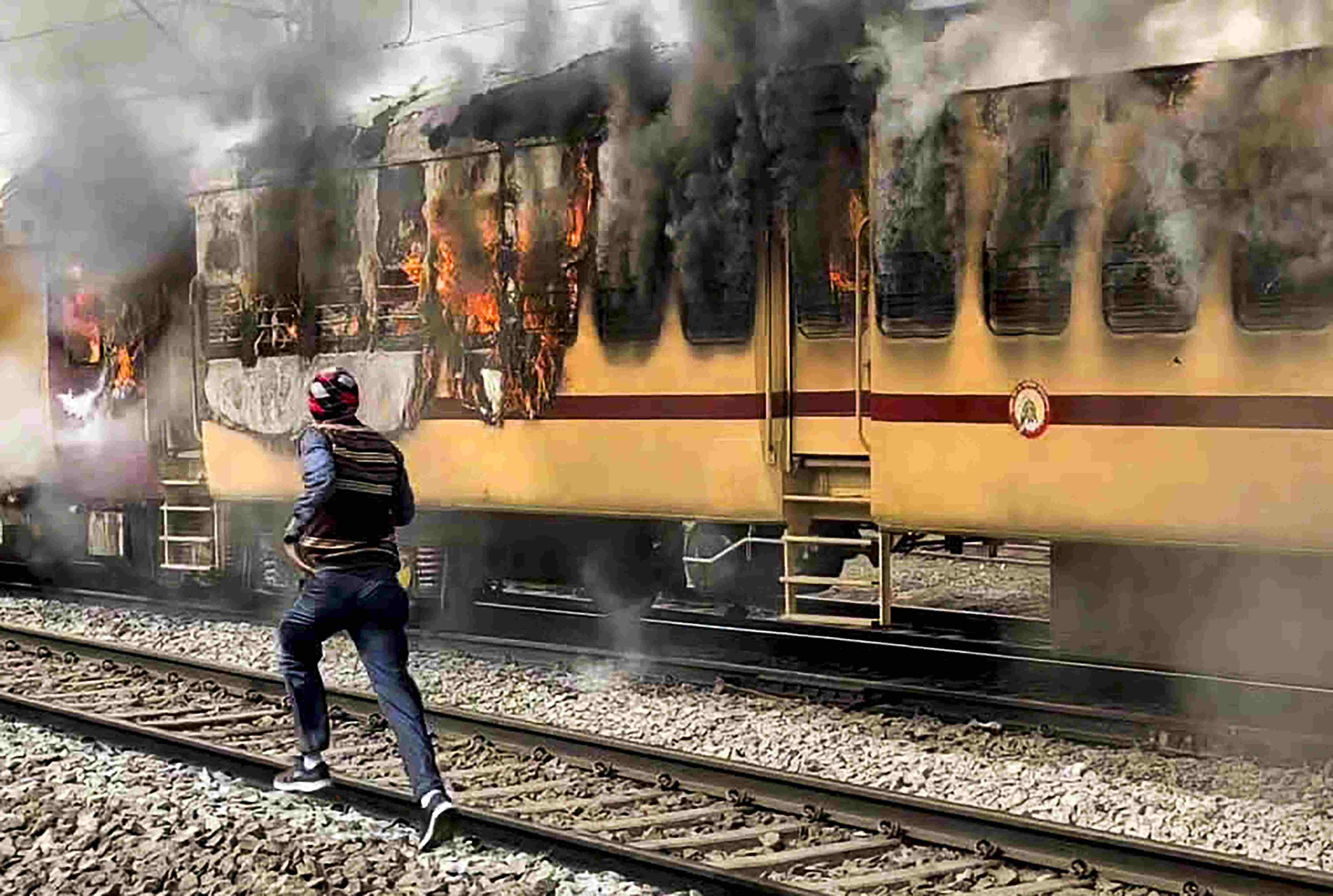 Agnipath protests: ECoR cancels many trains Agnipath protests: ECoR cancels many trains