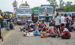 Congress holds Satyagraha at Delhis Jantar Mantar in support of Agnipath protests Congress holds Satyagraha at Delhis Jantar Mantar in support of Agnipath protests