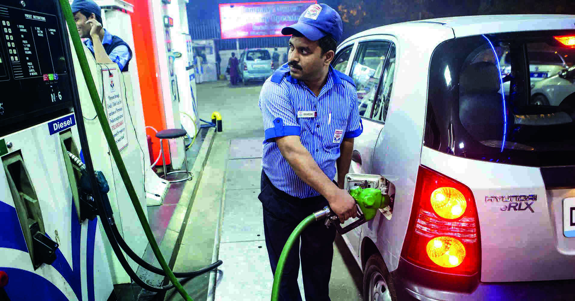 Pvt fuel retailers selling diesel at `20-25/ltr, petrol at `14-18/ltr loss Pvt fuel retailers selling diesel at `20-25/ltr, petrol at `14-18/ltr loss
