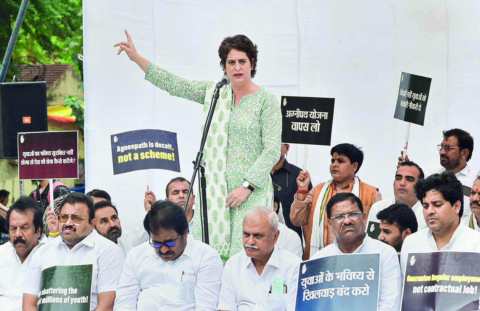 Cong holds Satyagraha; Priyanka says recognise fake nationalists Cong holds Satyagraha; Priyanka says recognise fake nationalists
