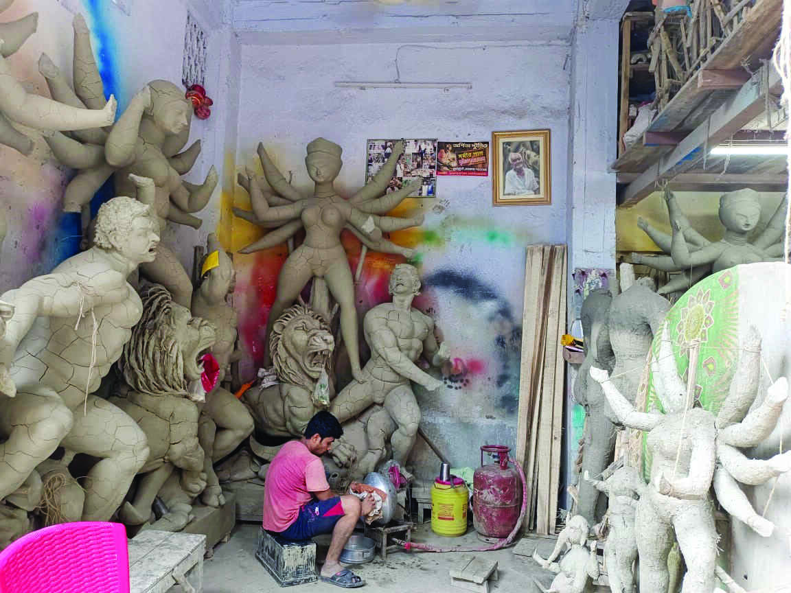 Kolkata artisans push pedal as shipment of Durga idol starts Kolkata artisans push pedal as shipment of Durga idol starts