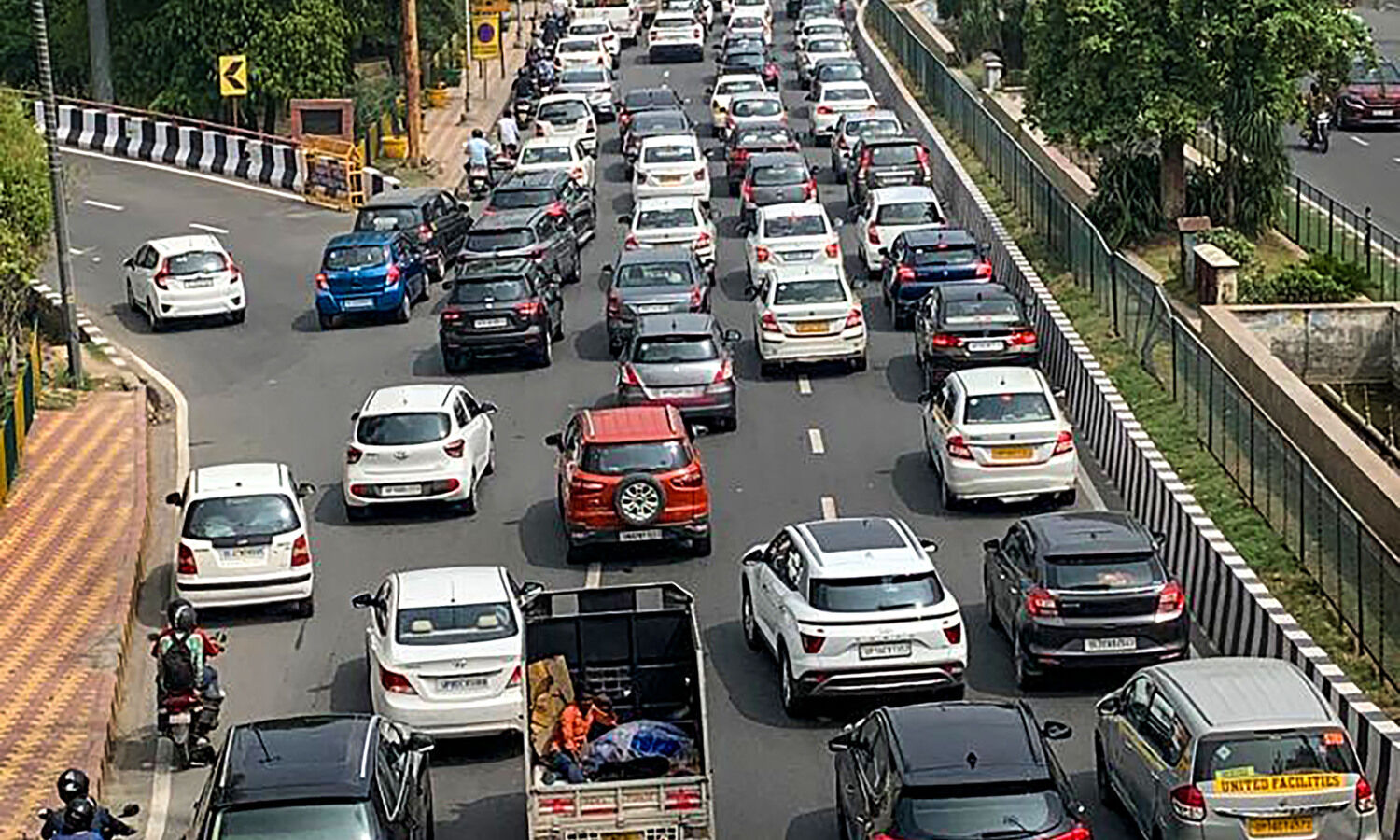 Traffic affected in parts of Delhi due to road closures ahead of Cong protest