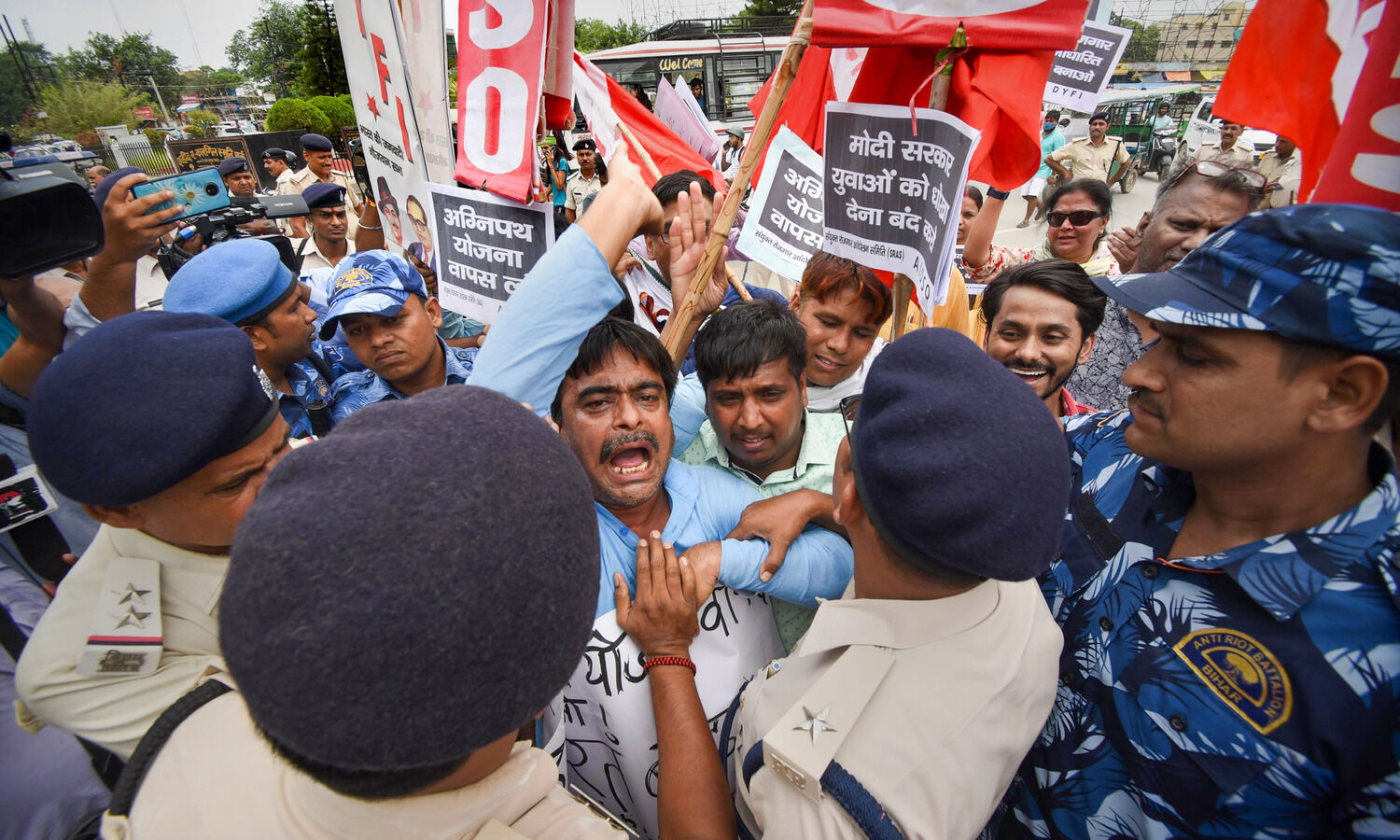 Agnipath protest : 5000 security personnel deployed, schools closed in Jkhand