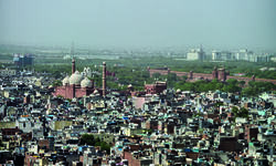 Delhiites enjoy pleasant weather; IMD says monsoon likely to arrive around June 27 Delhiites enjoy pleasant weather; IMD says monsoon likely to arrive around June 27