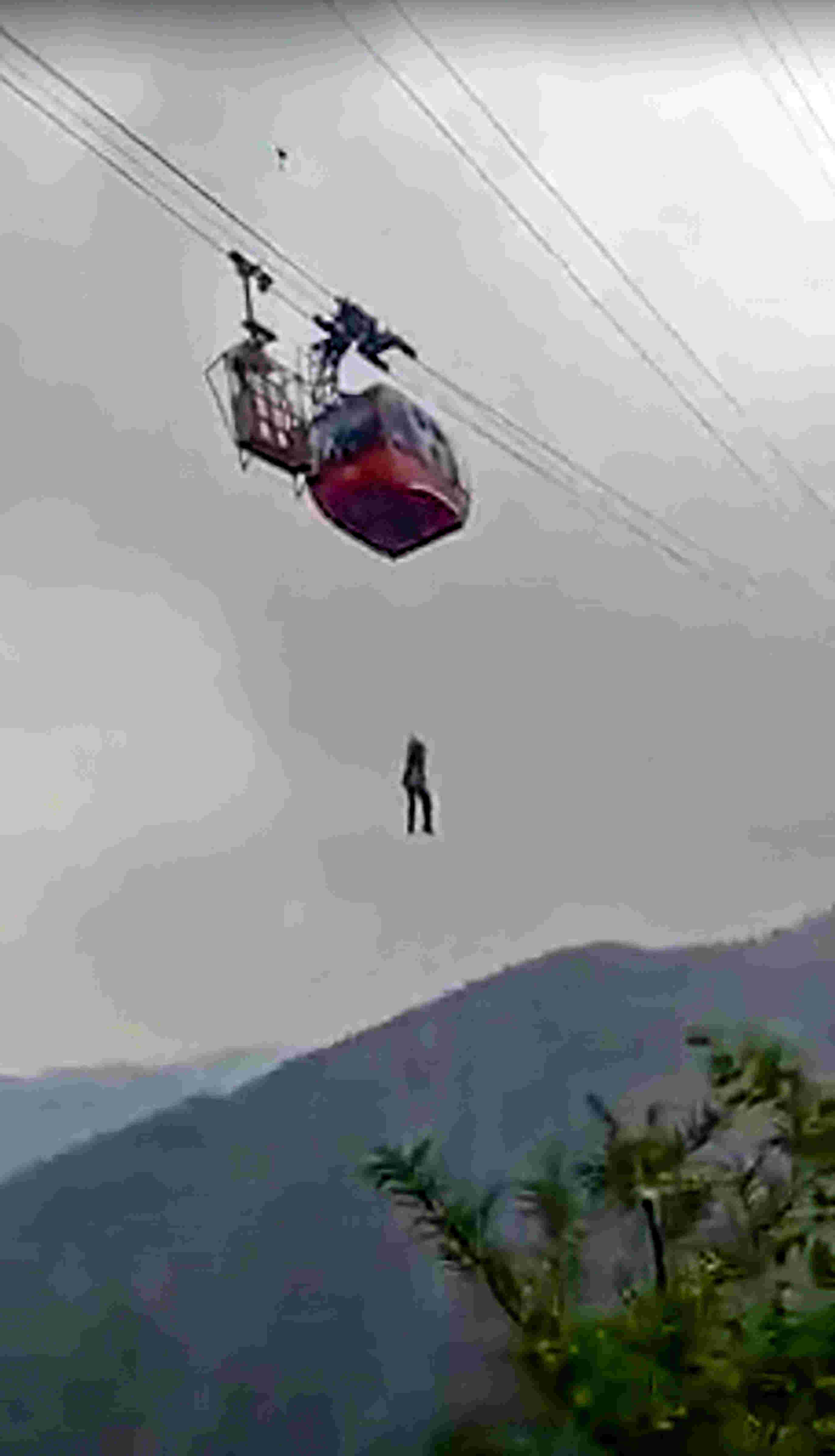 HP: Cable car with 11 onboard gets stuck mid-air in Parwanoo, all rescued HP: Cable car with 11 onboard gets stuck mid-air in Parwanoo, all rescued