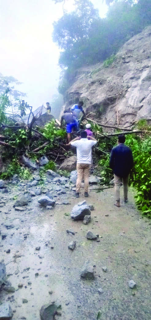 Incessant rain disrupts DHR services; triggers landslides Incessant rain disrupts DHR services; triggers landslides