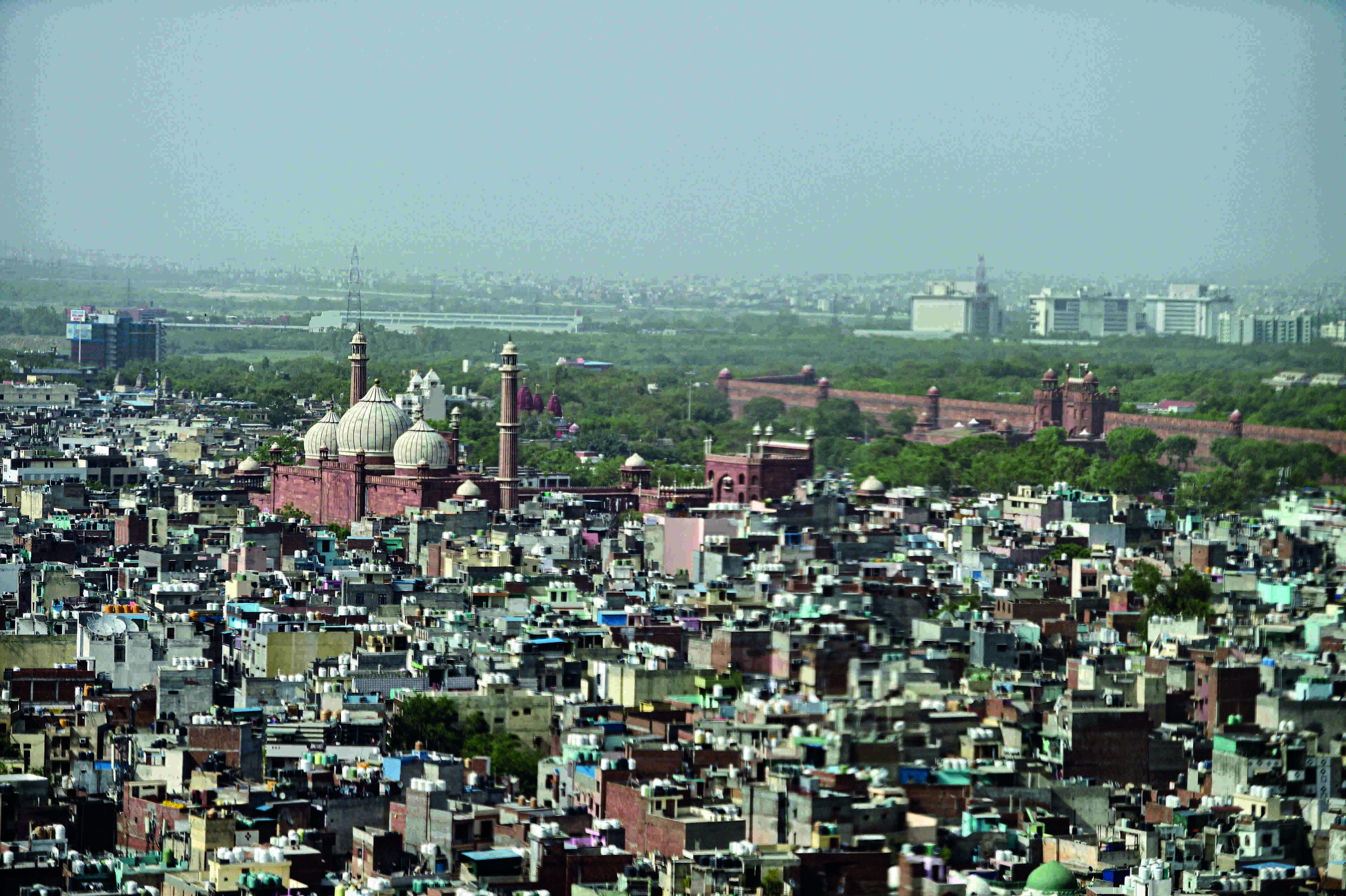 Delhiites enjoy pleasant weather; IMD says monsoon likely to arrive around June 27 Delhiites enjoy pleasant weather; IMD says monsoon likely to arrive around June 27