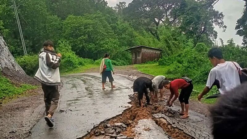 Assam flood situation remains grim, over 55 lakh people affected Assam flood situation remains grim, over 55 lakh people affected