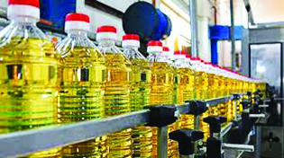 Prices of edible oil ease, major brands cut MRP by `10-15/litre, says government Prices of edible oil ease, major brands cut MRP by `10-15/litre, says government