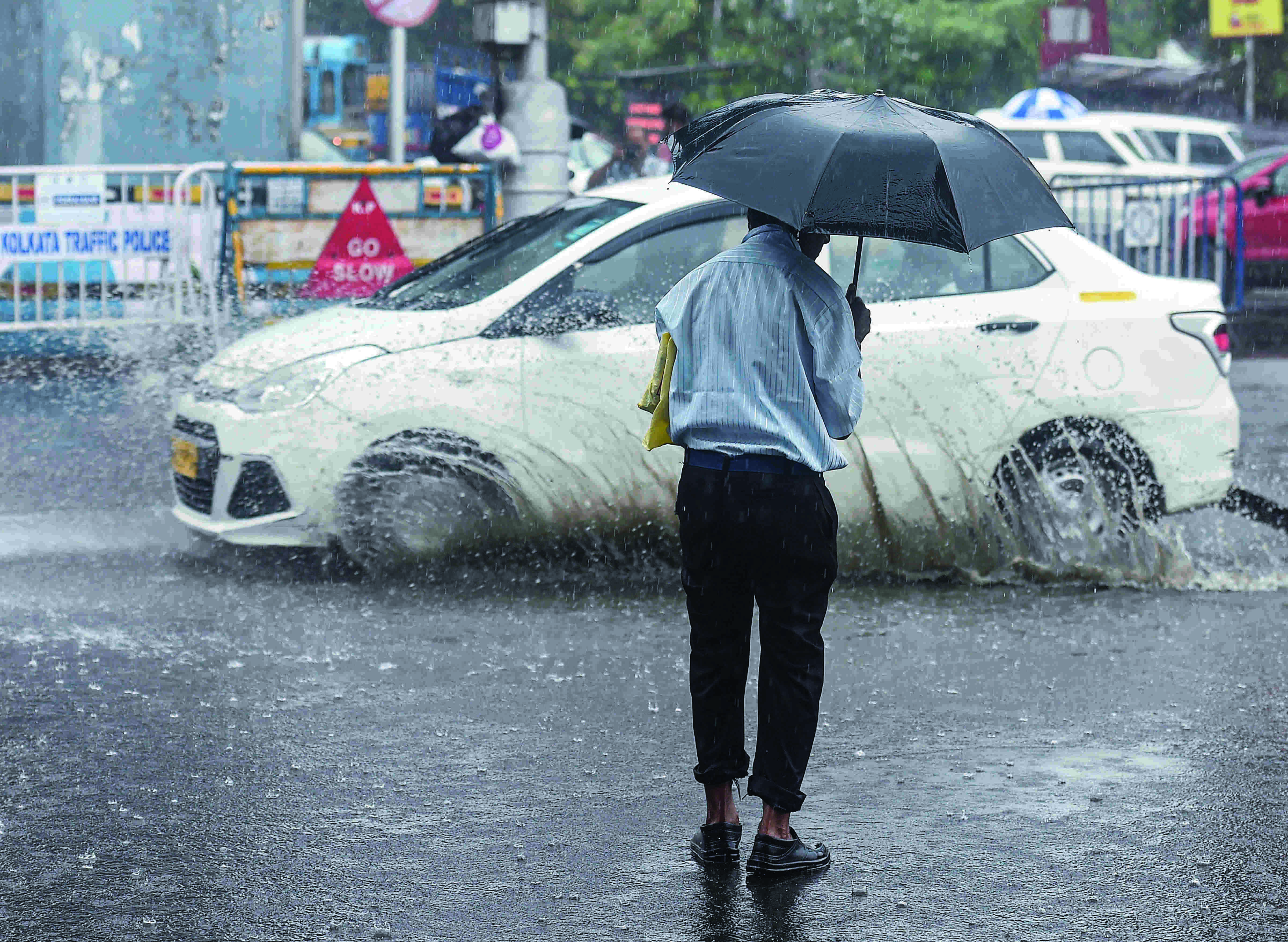 Heavy showers predicted in N Bengal from today; wait continues for South Heavy showers predicted in N Bengal from today; wait continues for South