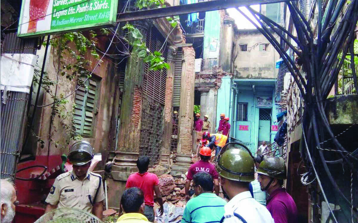 KMC pulls down portions of 75 dilapidated structures