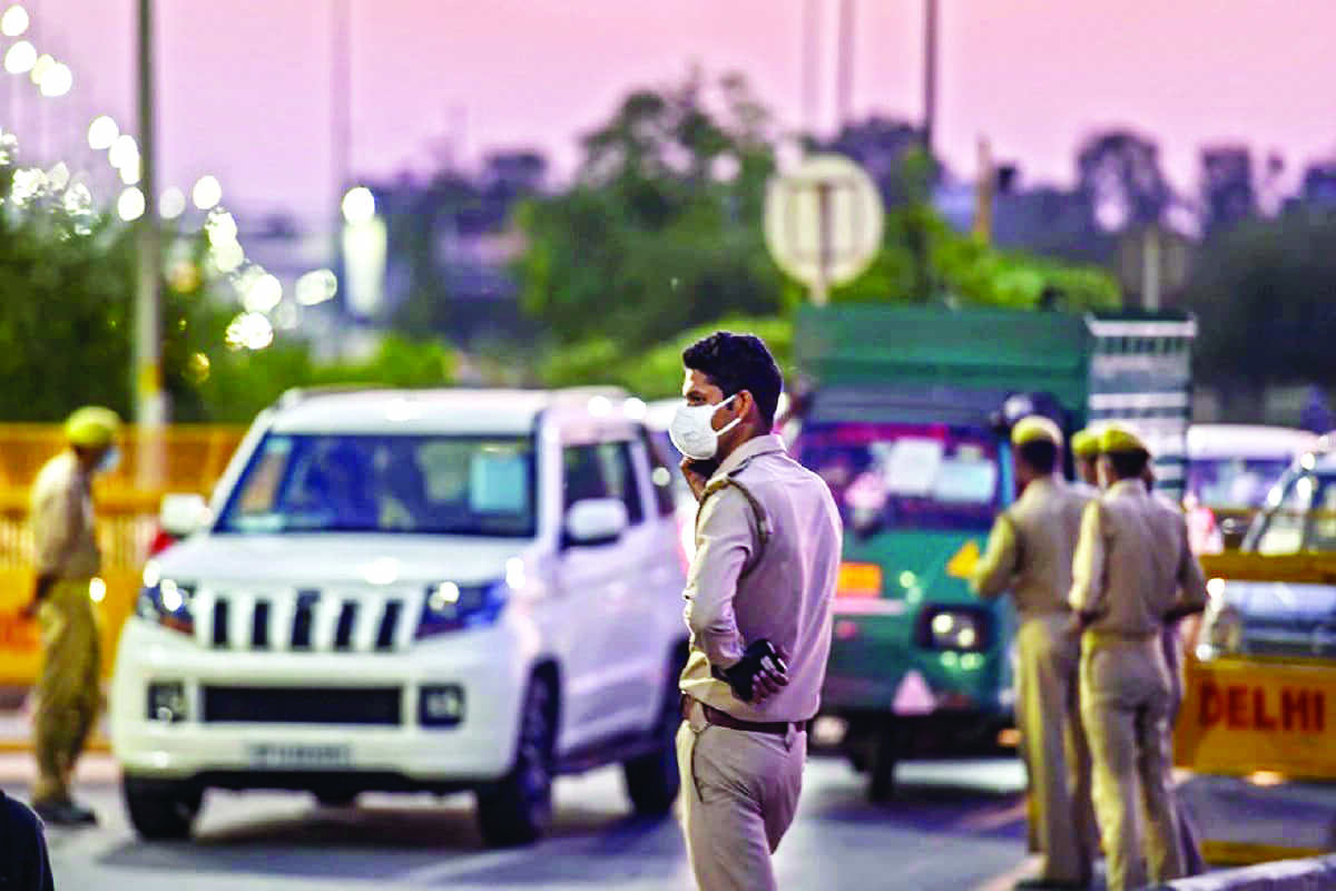 Two unidentified persons snatch gold chain   of CBI officer in South Delhi; probe underway