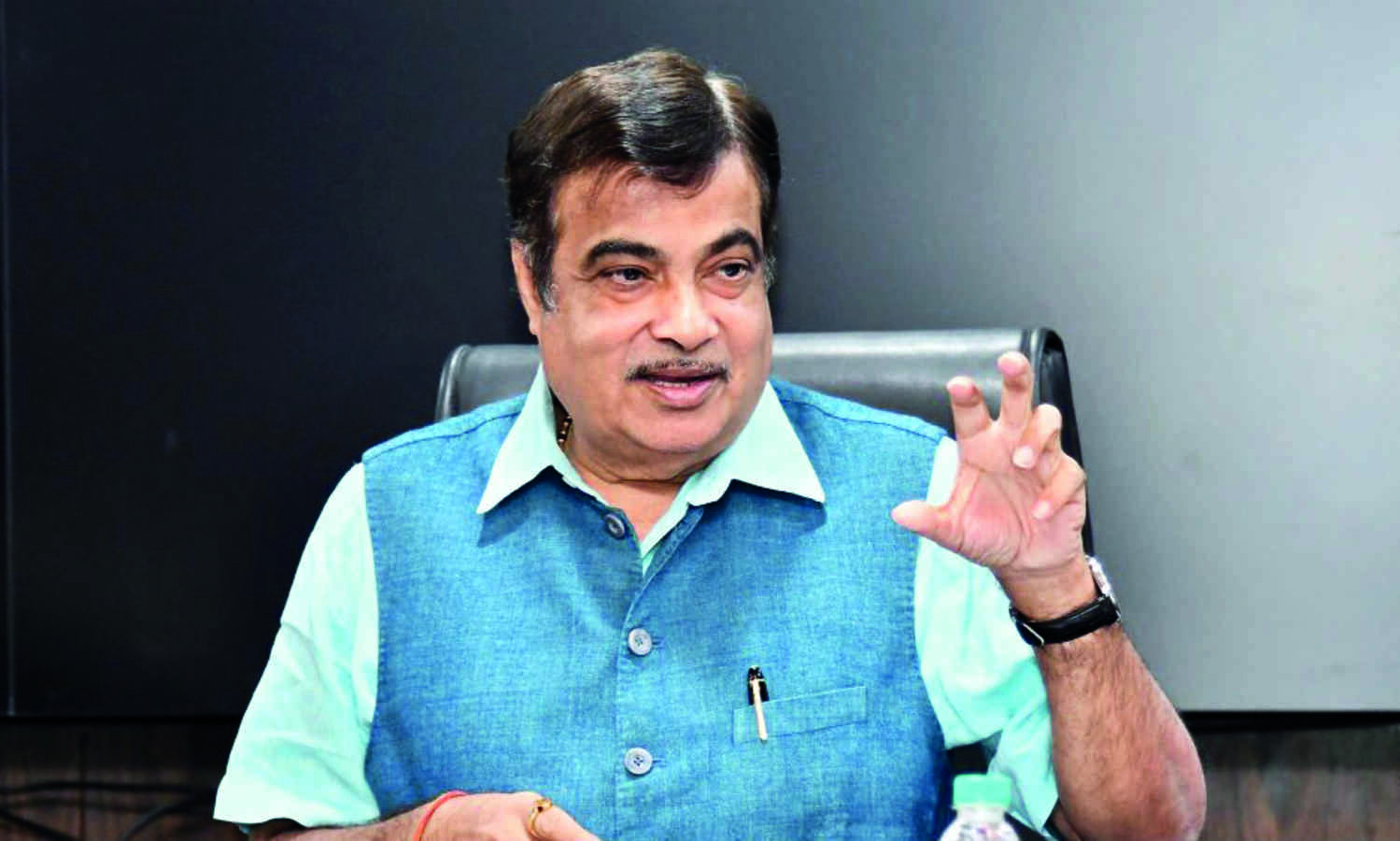 6 airbags to be made mandatory   in 8-seater vehicles, says Gadkari