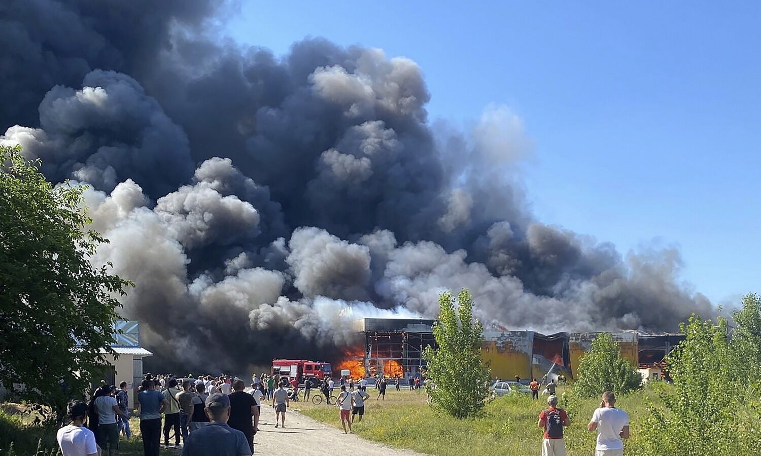 Russian missile strike hits crowded shopping mall in Ukraine