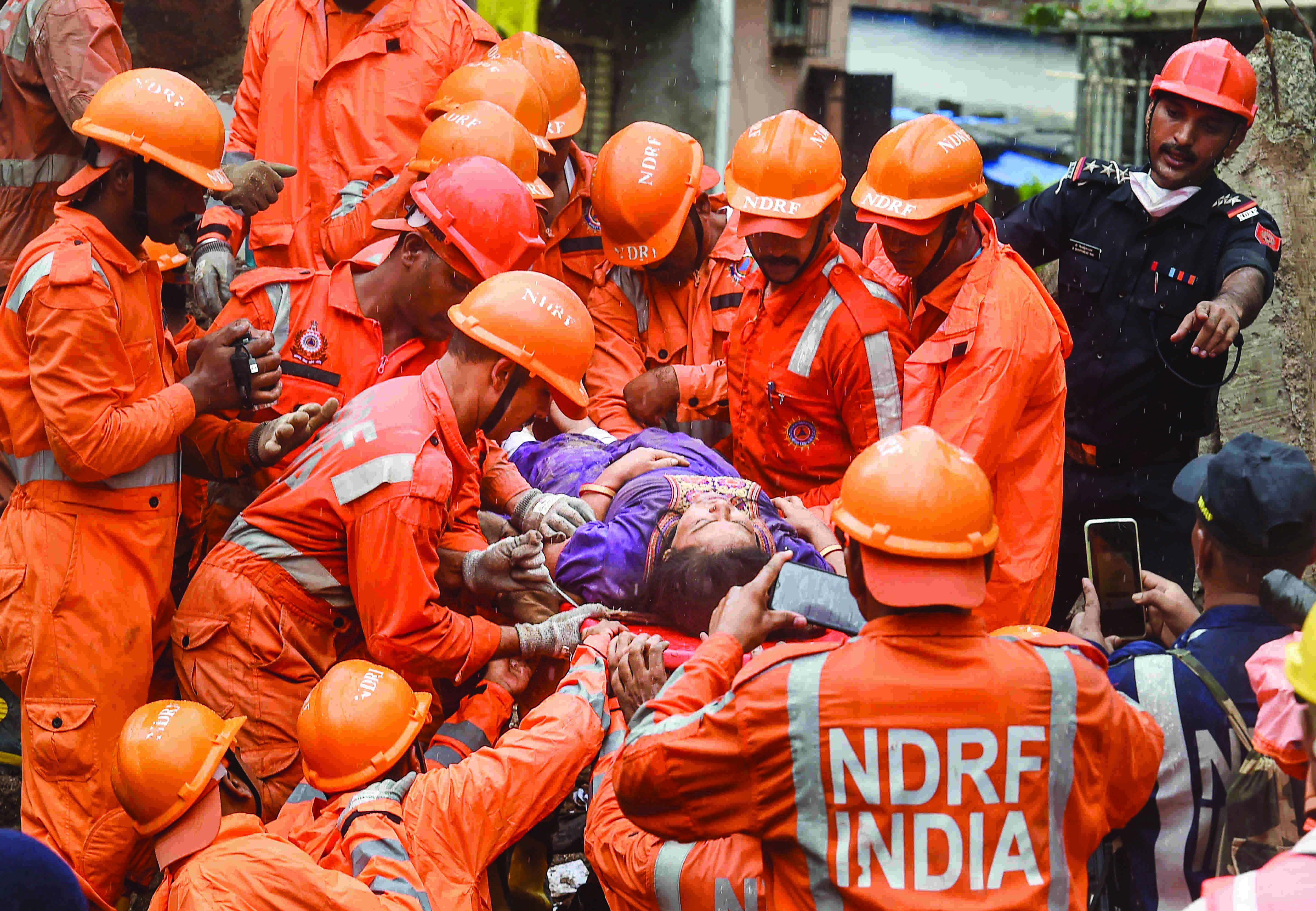 Mumbai building collapse: Death toll rises to 19, 14 hurt Mumbai building collapse: Death toll rises to 19, 14 hurt