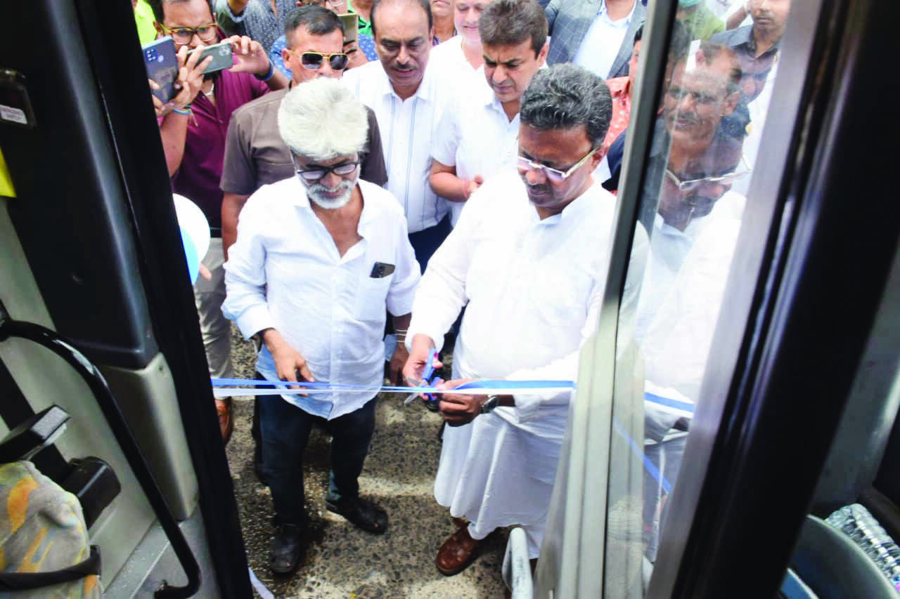 Hakim inaugurates bus service between Kolkata and Dhaka