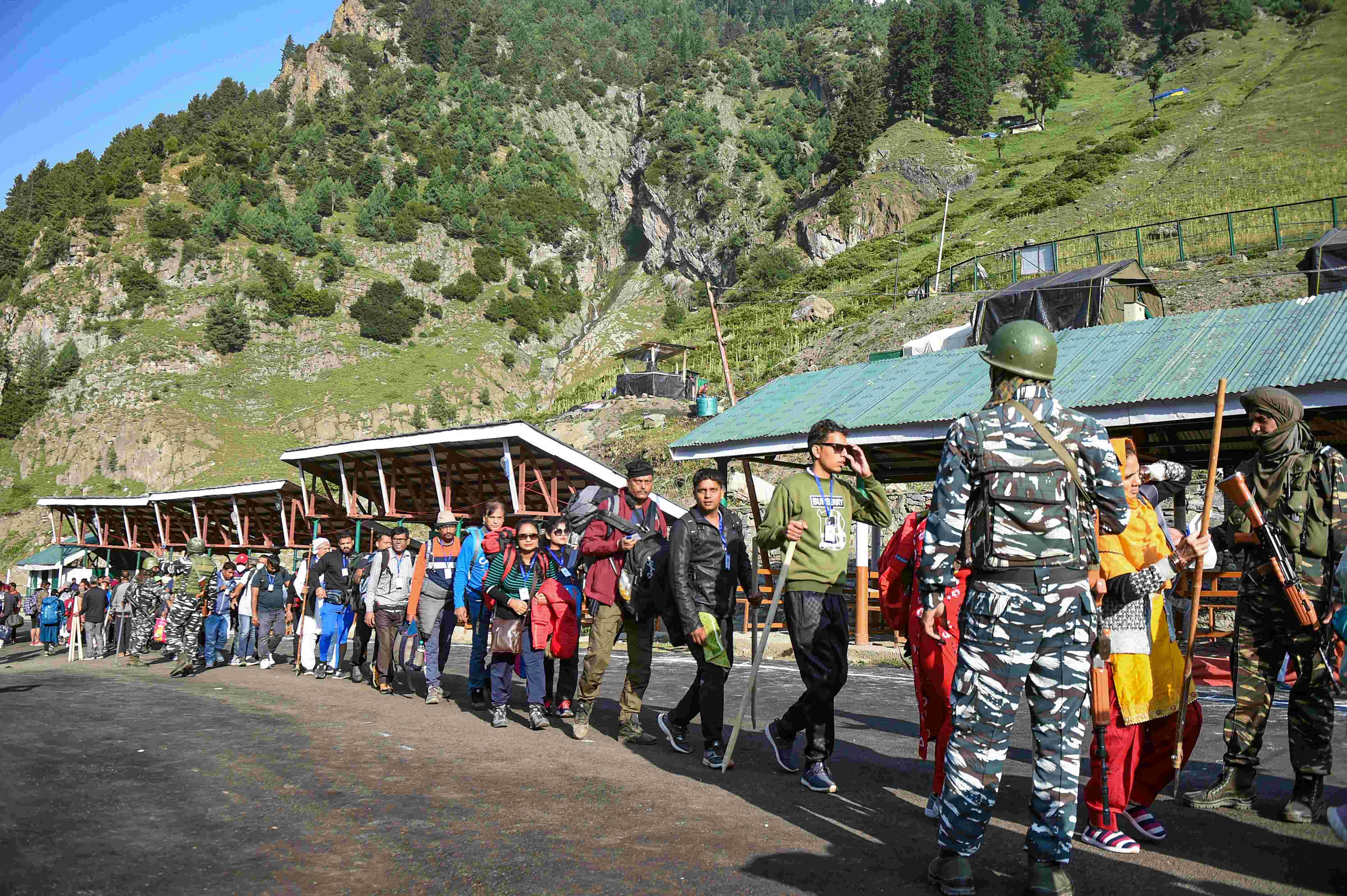 Amid tight security, 2nd batch of 5,700 pilgrims leave for Amarnath from Jammu