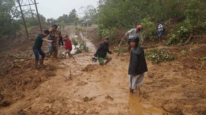 Manipur: Six killed, dozens missing as massive landslide blocks rivers flow Manipur: Six killed, dozens missing as massive landslide blocks rivers flow