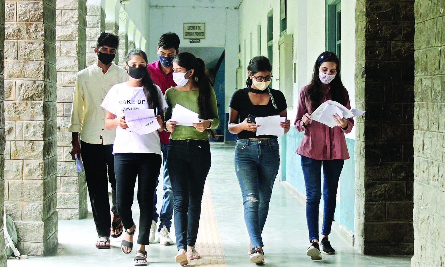 DU: Strict action against those defacing walls