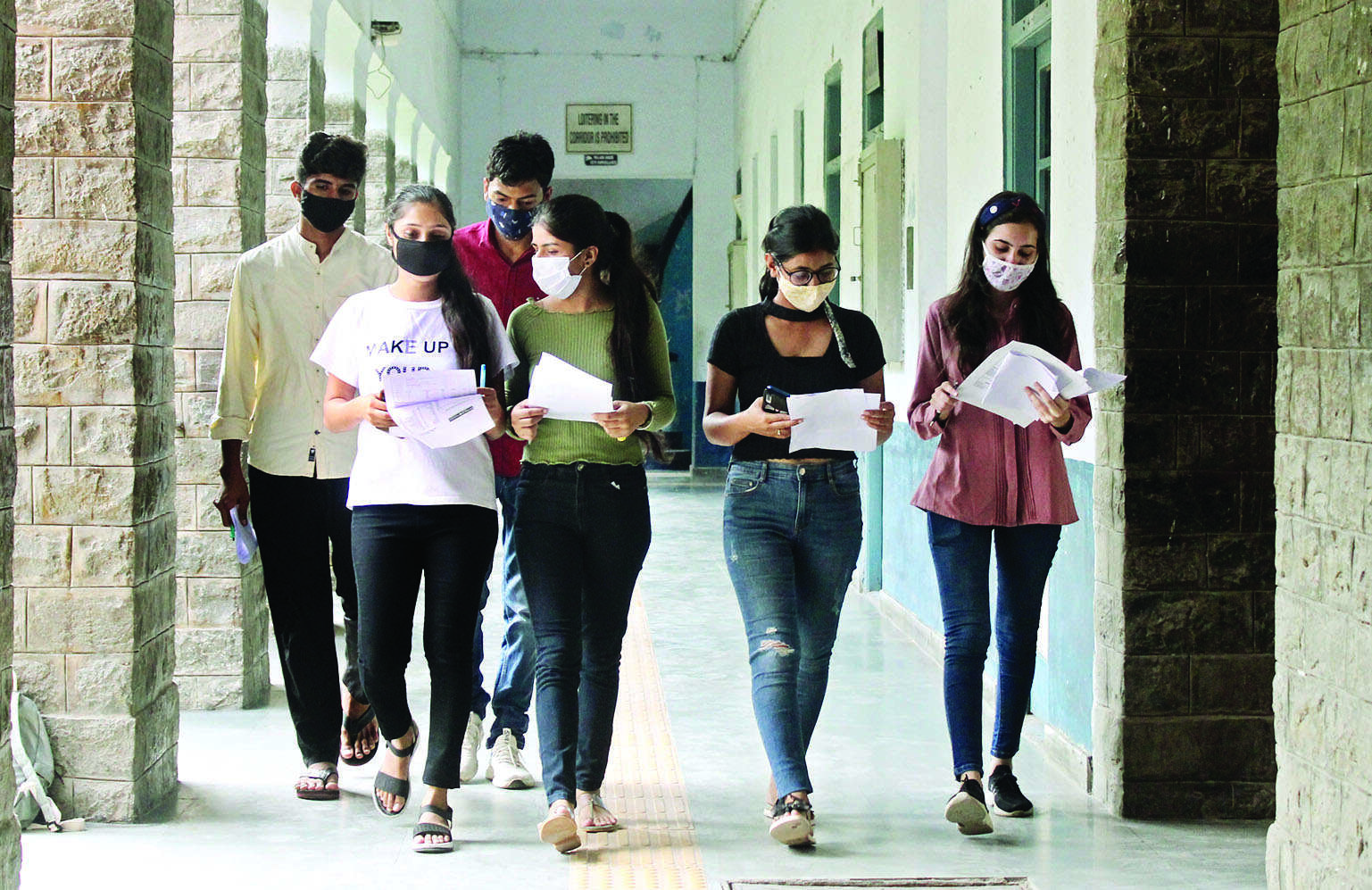 DU: Strict action against those defacing walls