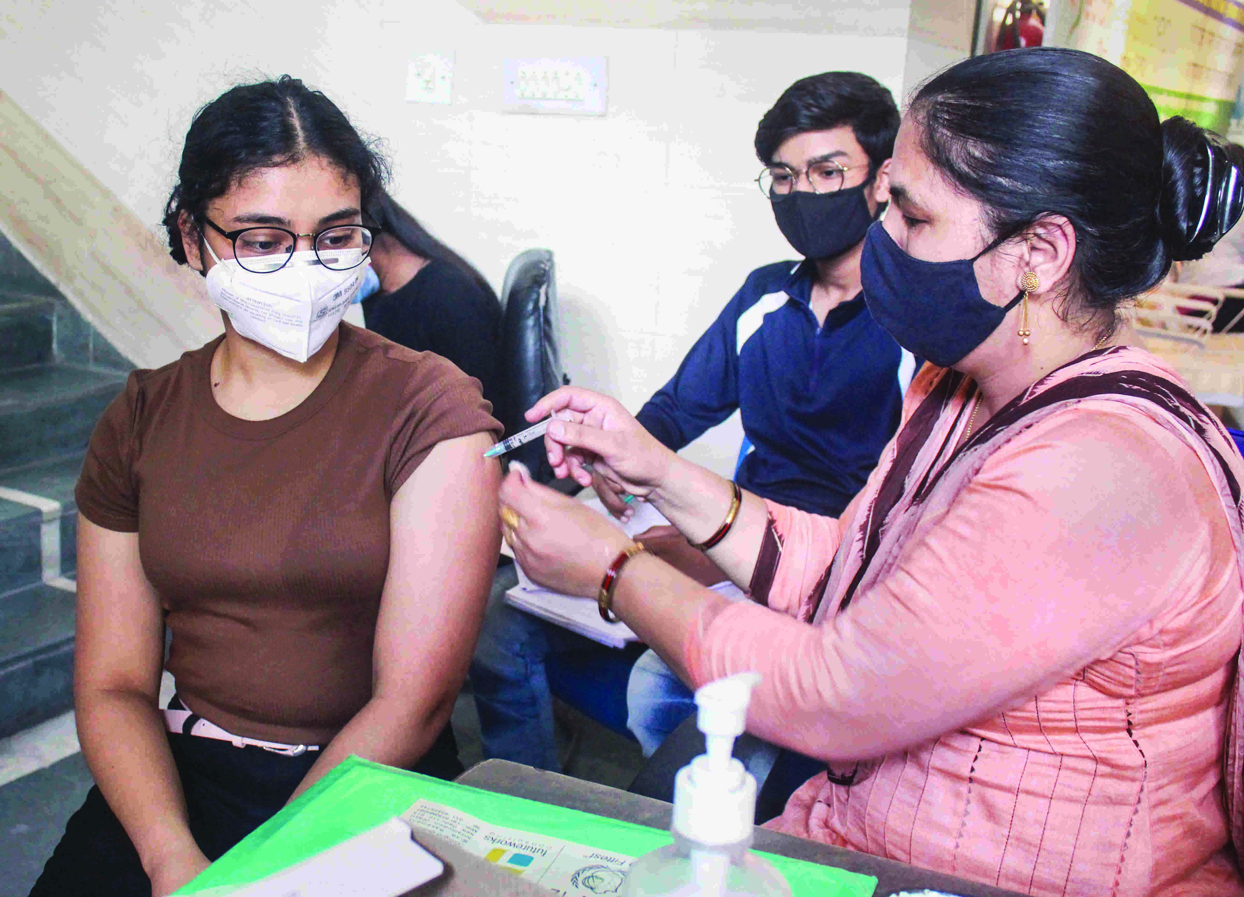 State to urge Centre to introduce free booster shots for general population State to urge Centre to introduce free booster shots for general population