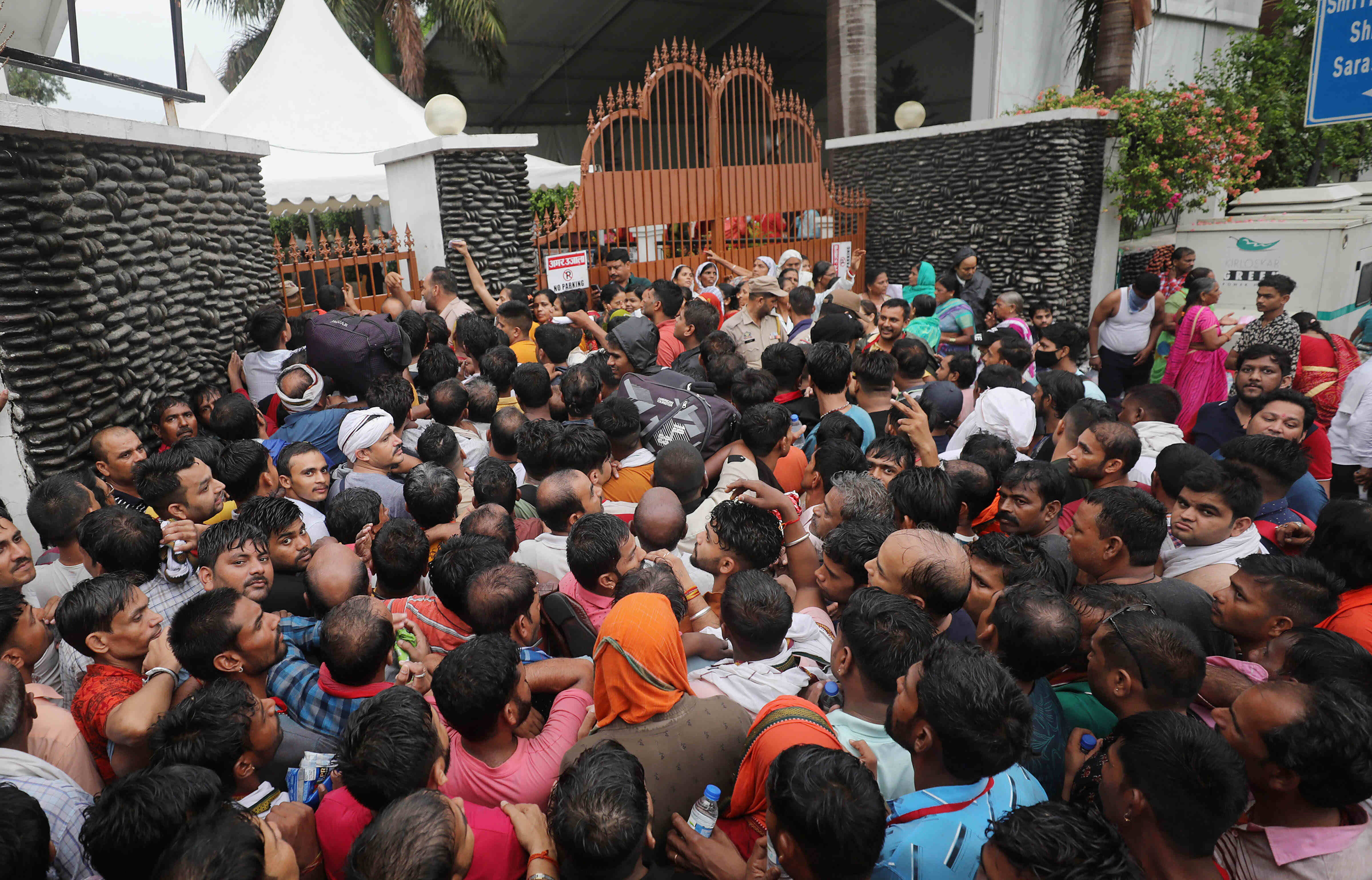 Another batch of pilgrims leaves for Amarnath shrine