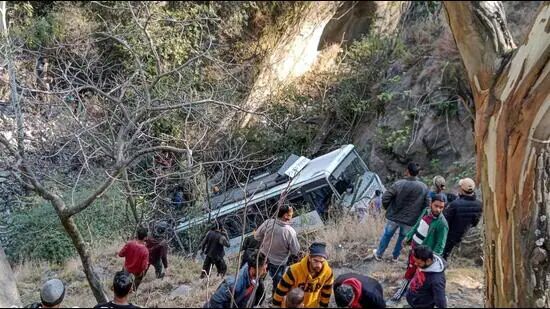 Sixteen killed as bus falls into gorge in Himachal Pradesh Sixteen killed as bus falls into gorge in Himachal Pradesh