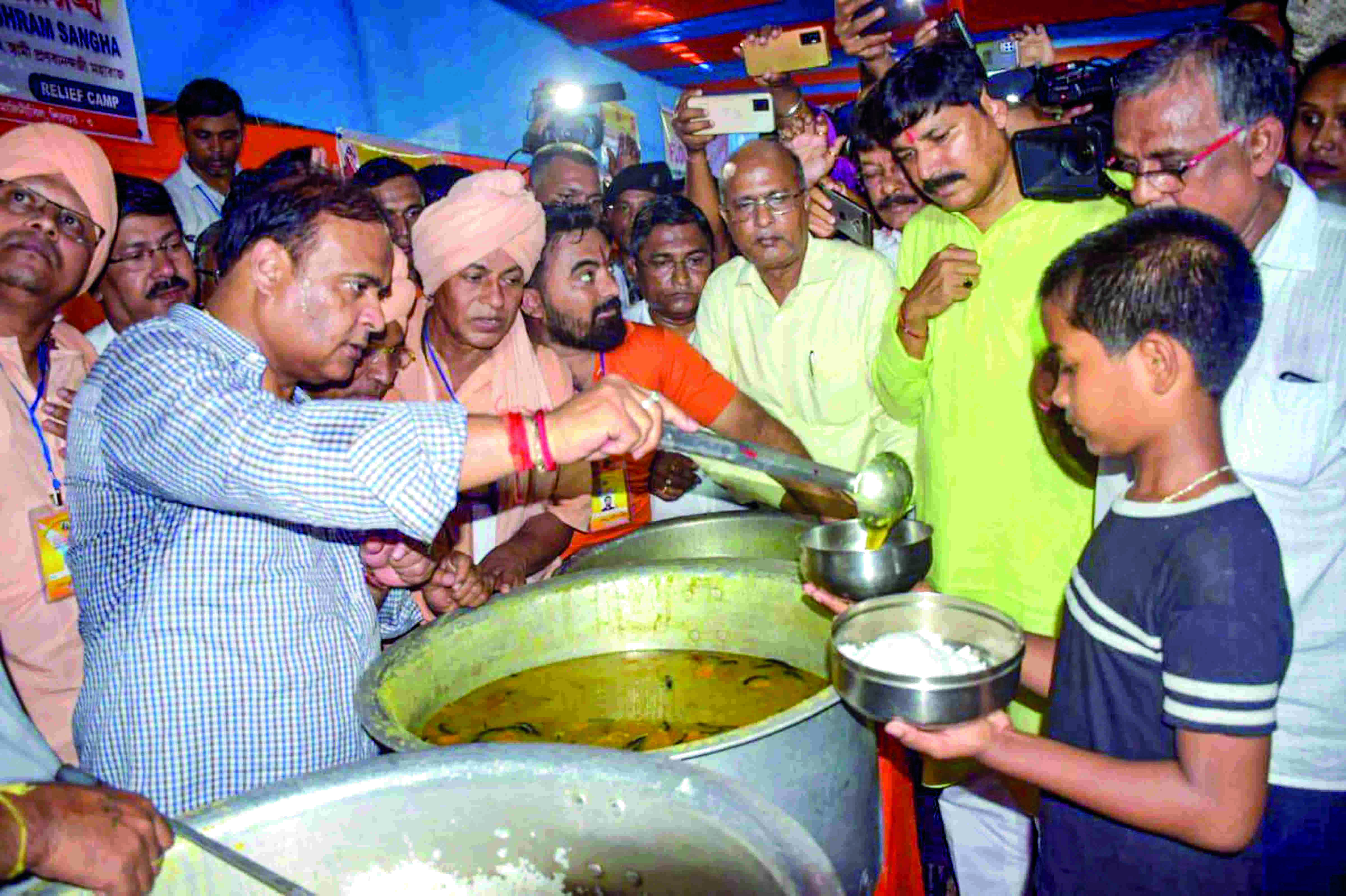 Flood situation improves; two more die, 9.68 lakh hit Flood situation improves; two more die, 9.68 lakh hit