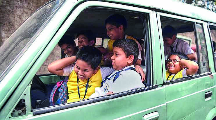 Come in pool cars: Cops put signages in front of schools Come in pool cars: Cops put signages in front of schools