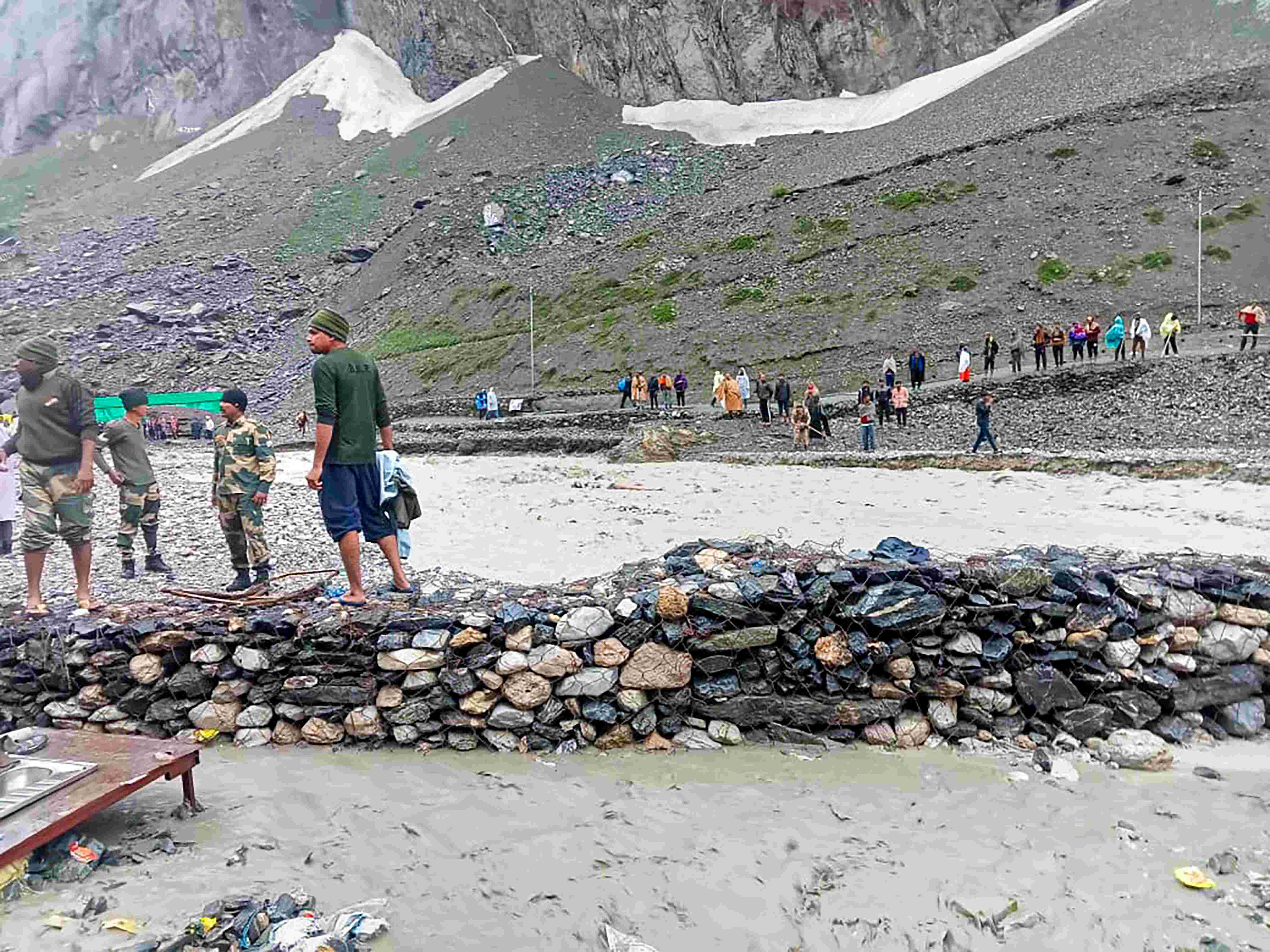 10 killed in cloudburst near Amarnath shrine 10 killed in cloudburst near Amarnath shrine