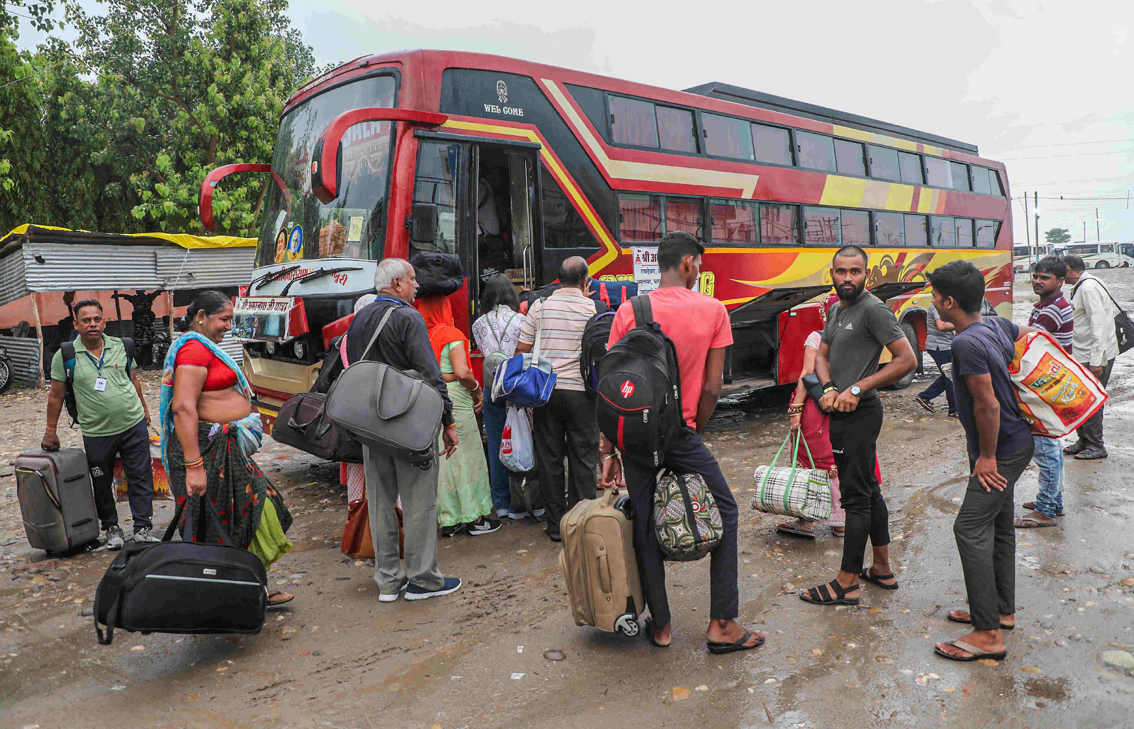 Amarnath Yatra suspended from Jammu due to inclement weather