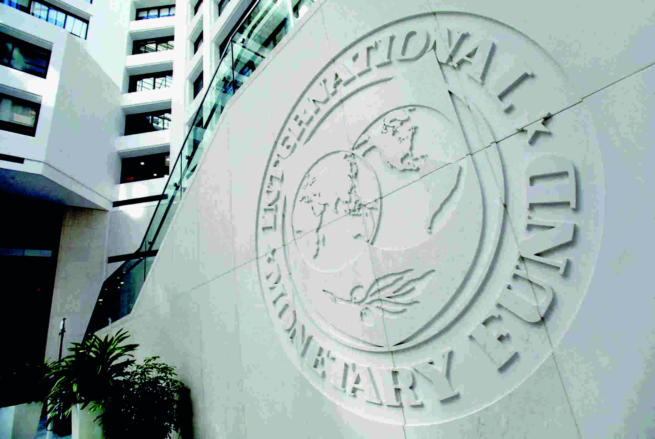 Closely monitoring situation   in Lanka to resume talks: IMF