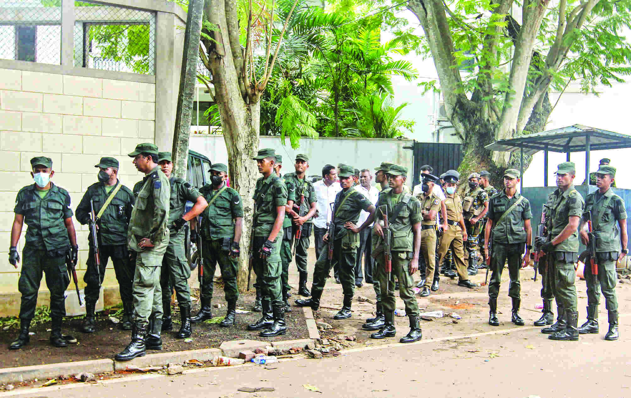 Sri Lankan protesters claim of finding 17.85 mn rupees inside Prezs residence Sri Lankan protesters claim of finding 17.85 mn rupees inside Prezs residence