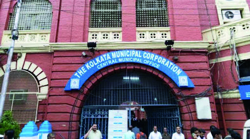 KMC wraps lamp posts with electric shock-proof mats KMC wraps lamp posts with electric shock-proof mats