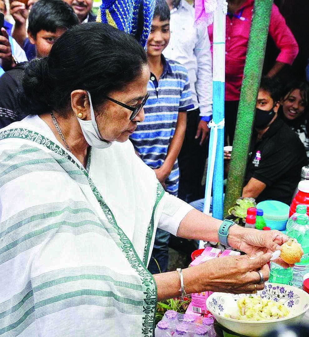 Mamata bats for peace in Hills, announces slew of dev projects Mamata bats for peace in Hills, announces slew of dev projects