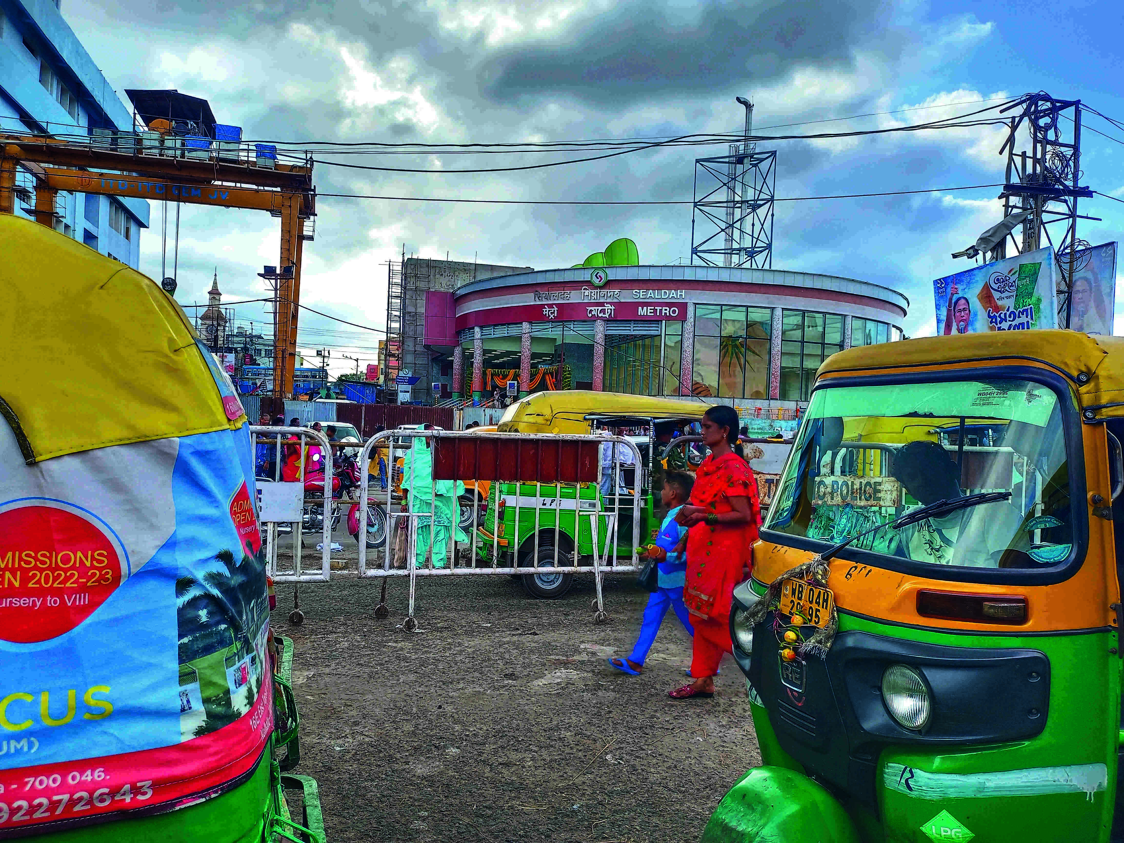 Metro ops from Sealdah Station: Auto drivers fret over dip in footfall by 30% Metro ops from Sealdah Station: Auto drivers fret over dip in footfall by 30%