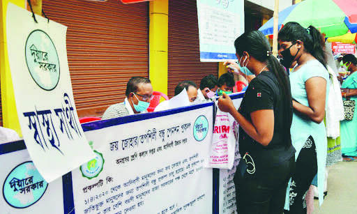 Ailing woman gets Swasthya Sathi card in 30 minutes in Asansol Ailing woman gets Swasthya Sathi card in 30 minutes in Asansol