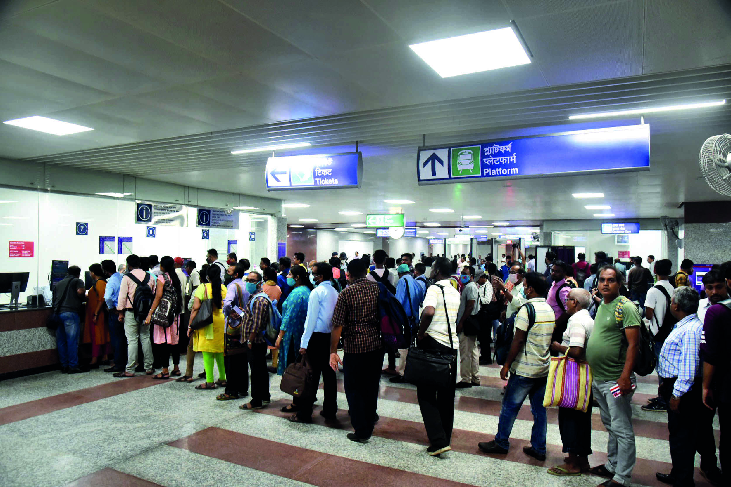 1st day of ops: Sealdah Metro Stn sees about 18K footfall till 5 PM 1st day of ops: Sealdah Metro Stn sees about 18K footfall till 5 PM
