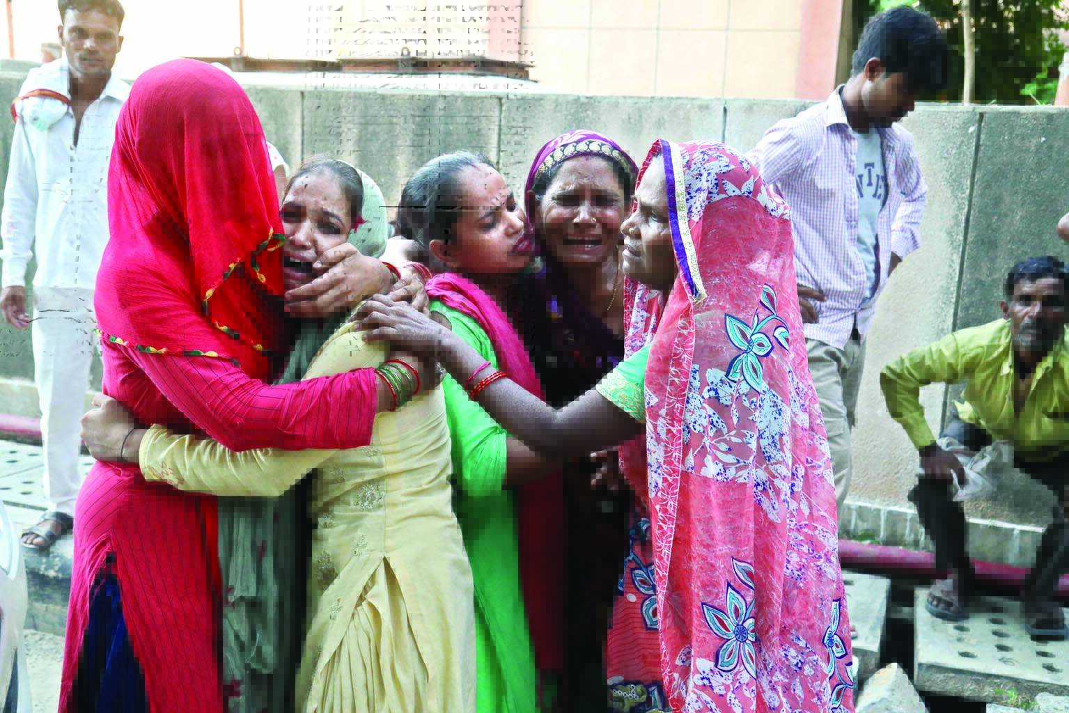 5 dead, 9 injured as wall collapses in Delhis Alipur 5 dead, 9 injured as wall collapses in Delhis Alipur