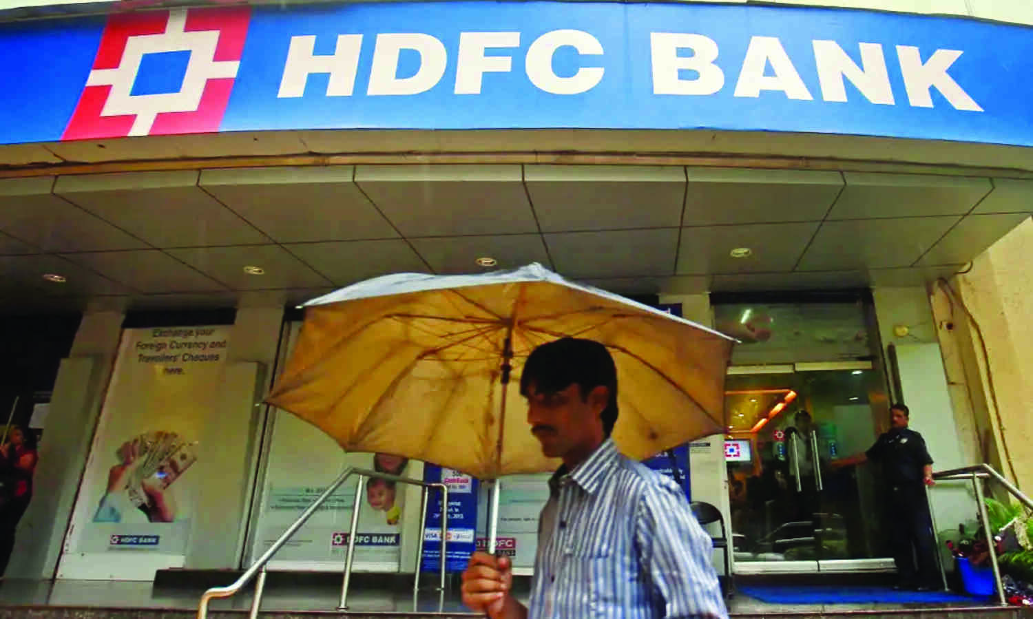 HDFC Bank posts 21% jump in 1st quarter net profit at `9,579 crore