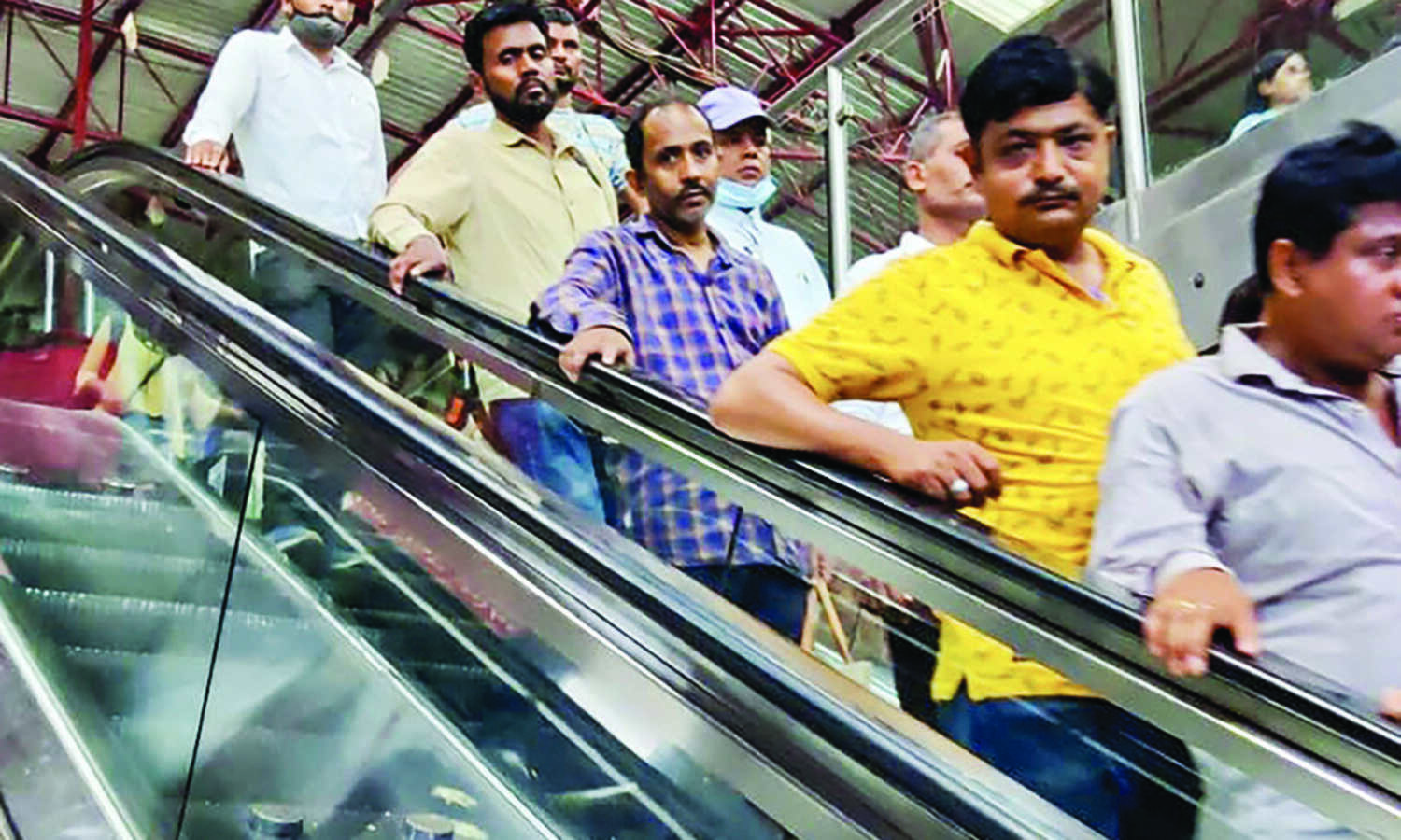 Covid-19 norms being flouted in Metro; DMRC says action being taken