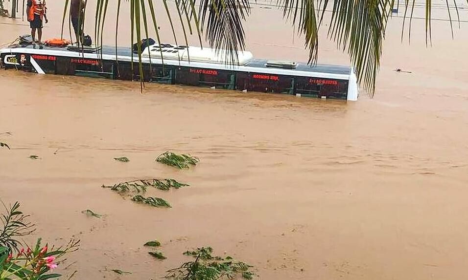 Godavari flood swells in AP, several villages marooned Godavari flood swells in AP, several villages marooned