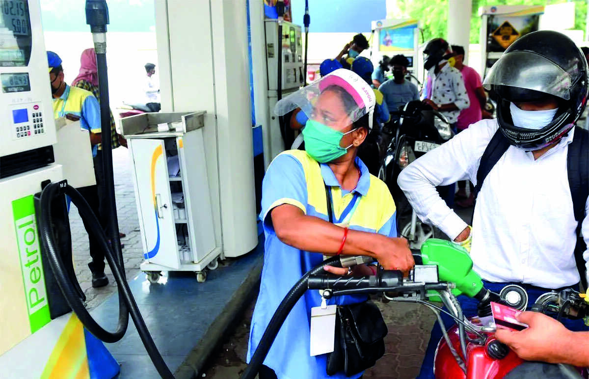 Indias fuel demand falls in July as monsoon sets in Indias fuel demand falls in July as monsoon sets in